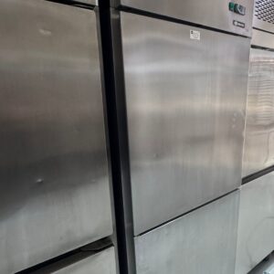Geladeira 2 portas inox - Macom - 220v - 70 x 80 x 2,07