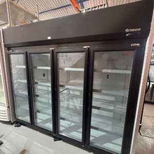 Geladeira expositora 4 portas - Gelopar - +2°C - 2,40 x 60 x 1,20