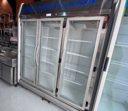 Geladeira expositora 3 portas – 220v – 1,78 x 59 x 2,06