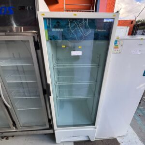 Geladeira vertical expositora - Metalfrio - 110V - 68 x 62 x 1,68