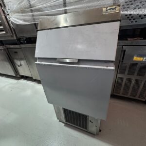 Máquina de gelo Everest EGC 75A - 220V - 75kg / Dia